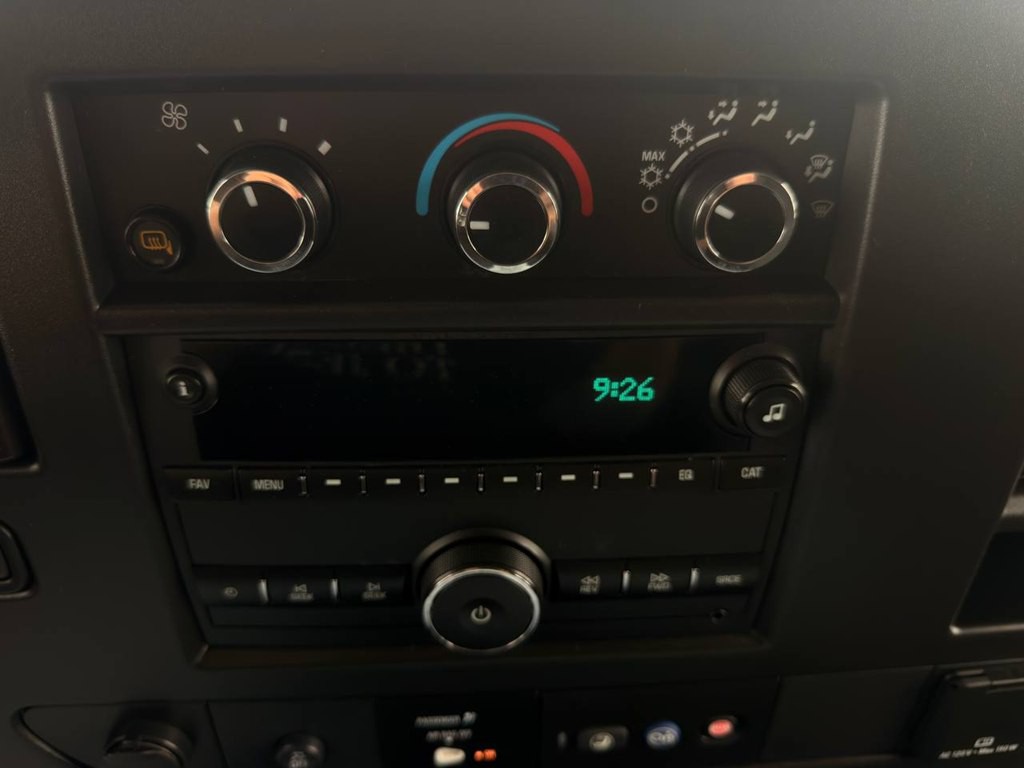 2022 Chevrolet Express Image 32