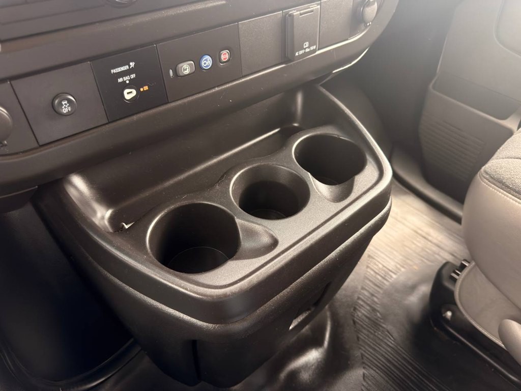 2022 Chevrolet Express Image 38