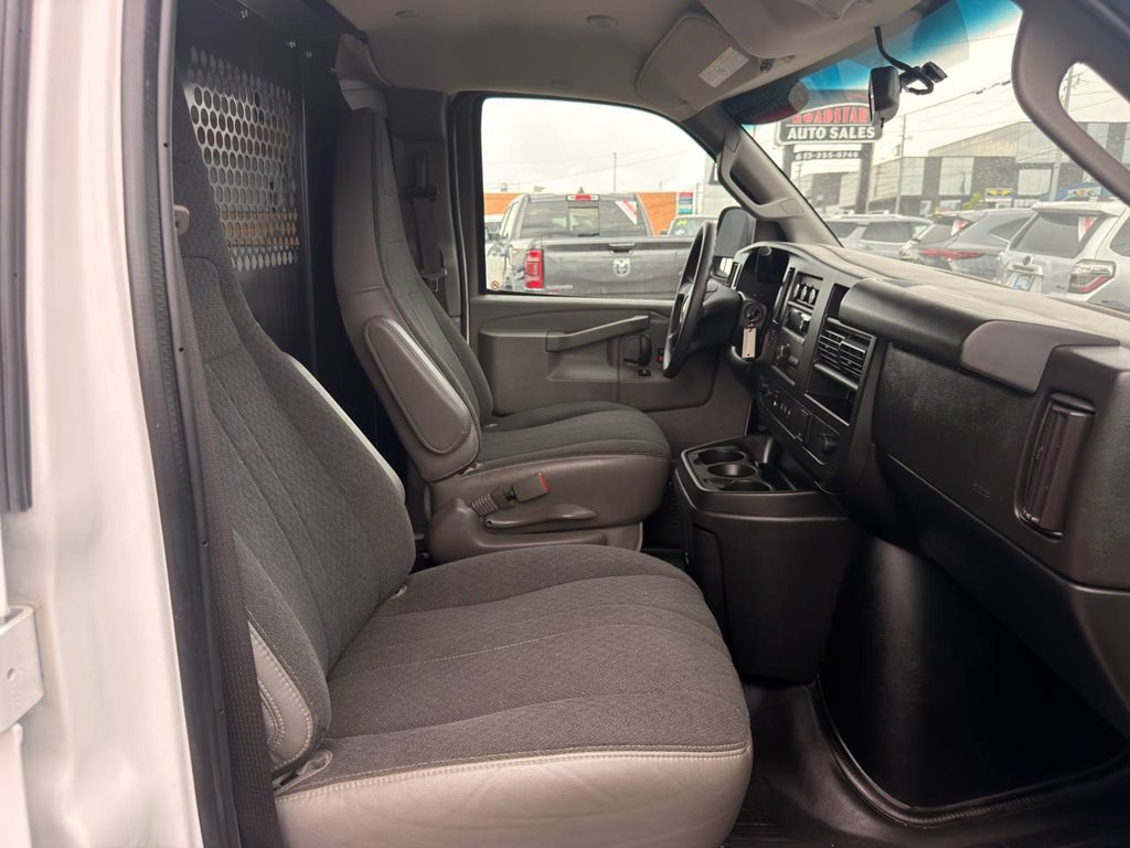 2022 Chevrolet Express Image 43
