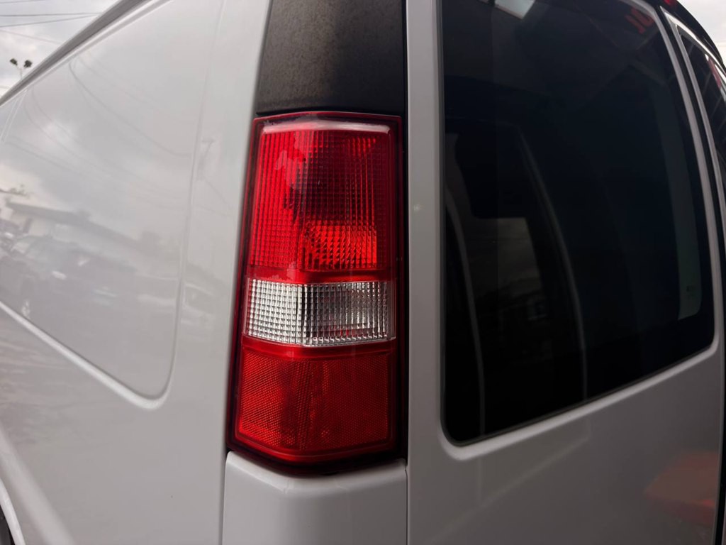 2022 Chevrolet Express Image 48