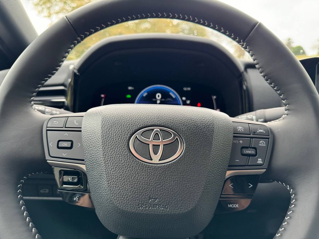 2025 Toyota Camry Image 17
