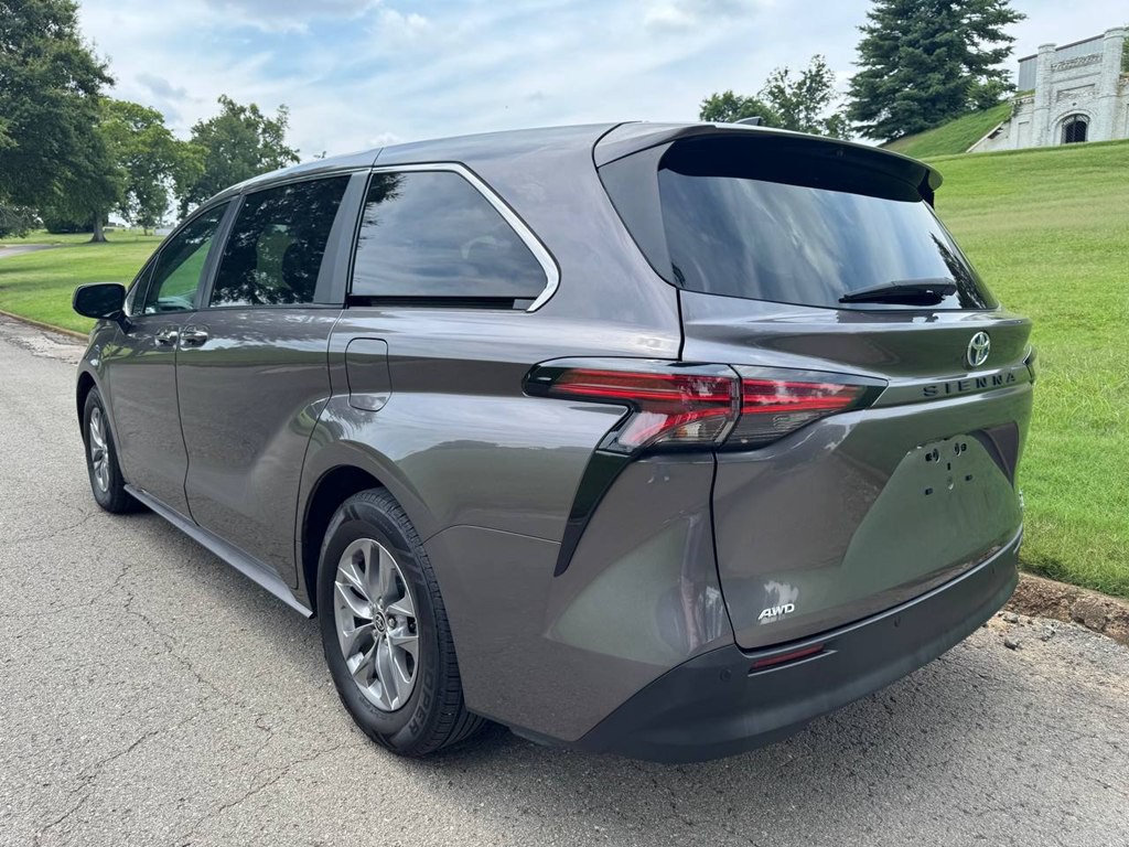 2022 Toyota Sienna Image 4
