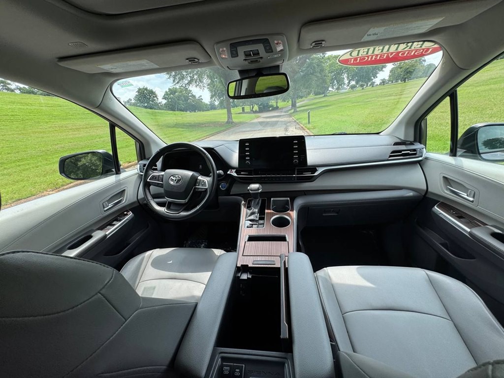 2022 Toyota Sienna Image 12