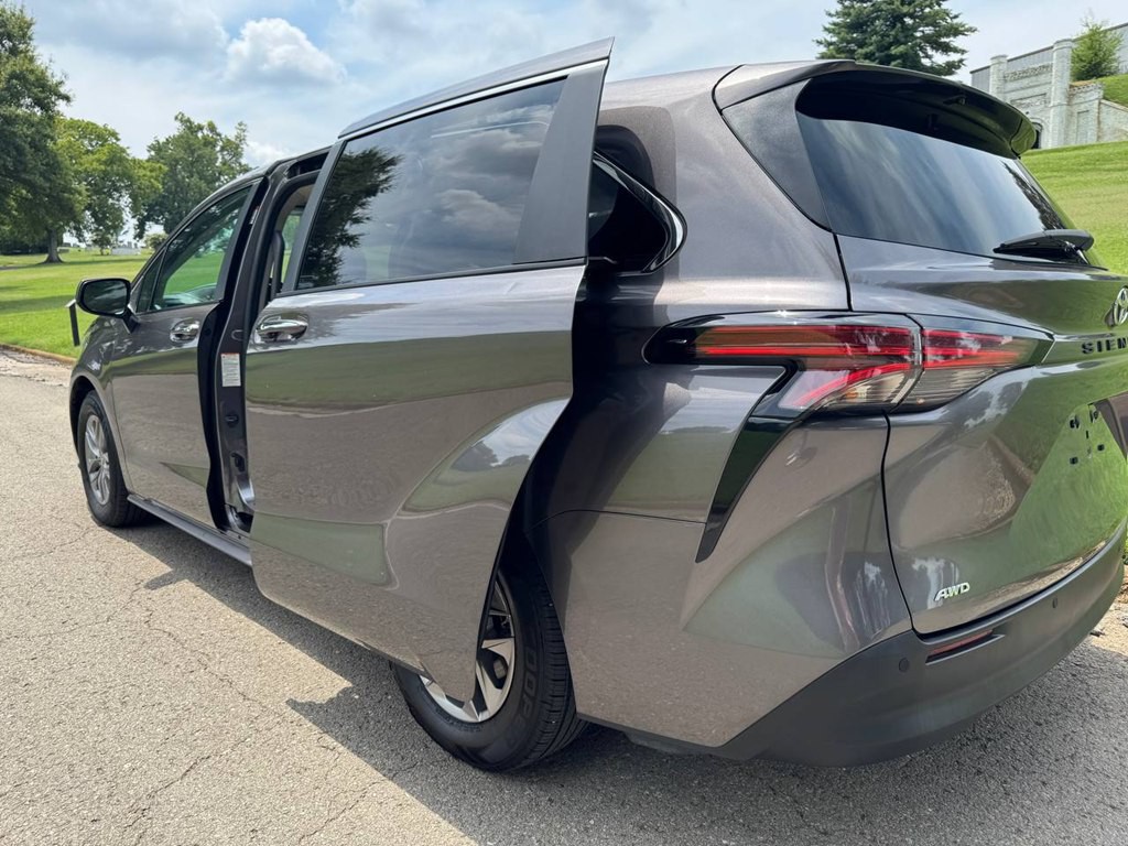 2022 Toyota Sienna Image 40