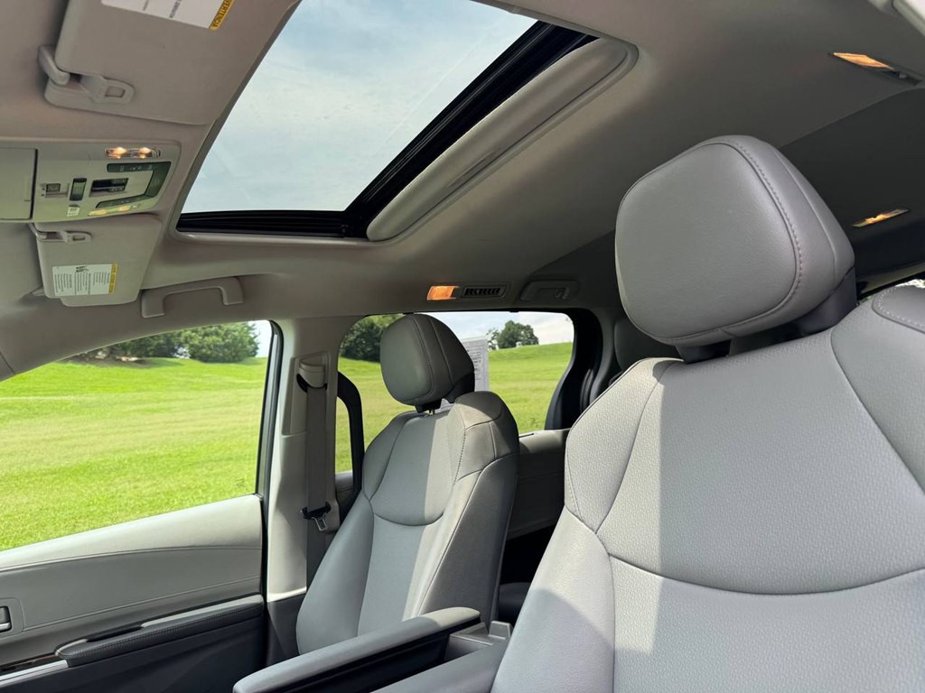 2022 Toyota Sienna Image 52