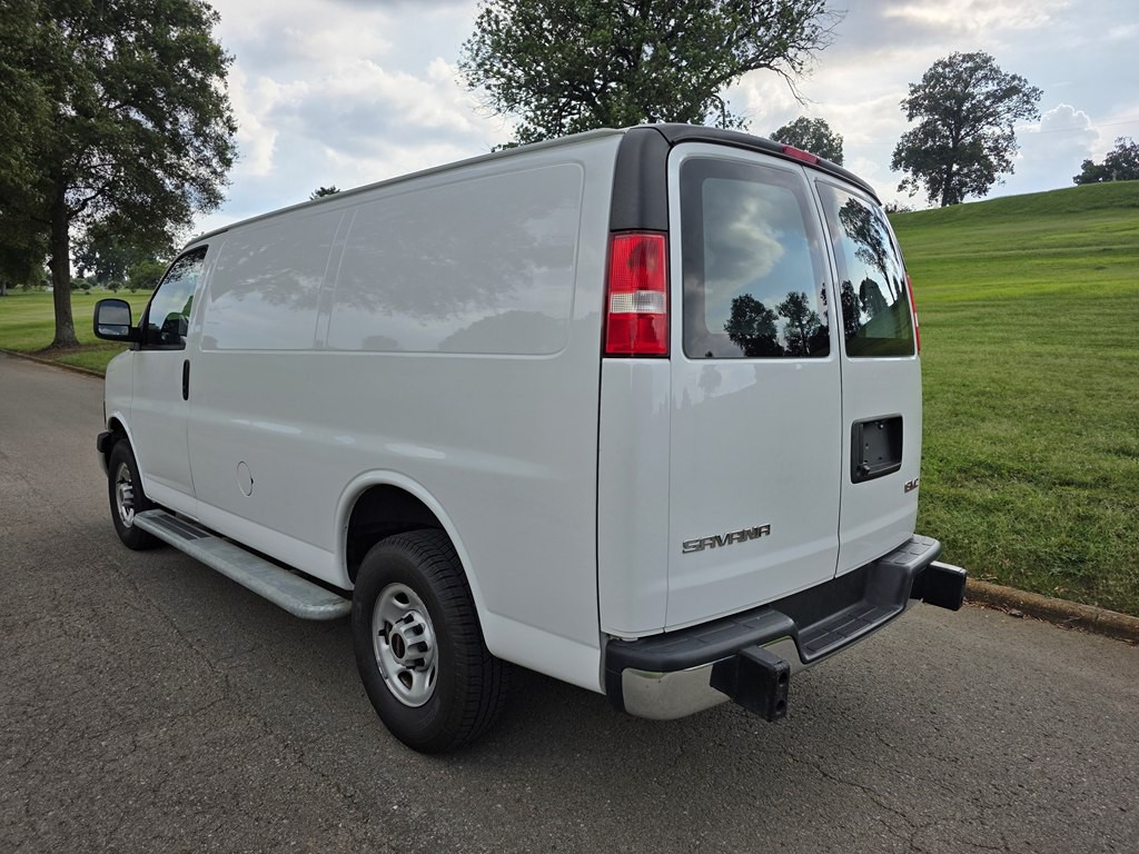 2023 GMC Savana Image 4