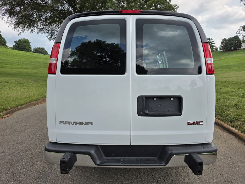 2023 GMC Savana Image 5