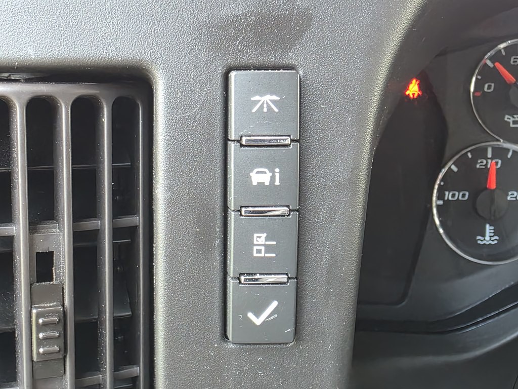 2023 GMC Savana Image 21