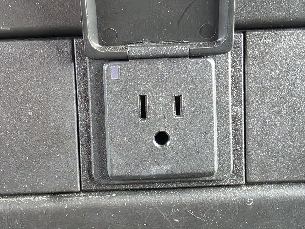 2023 GMC Savana Image 27
