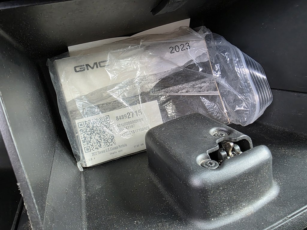 2023 GMC Savana Image 32