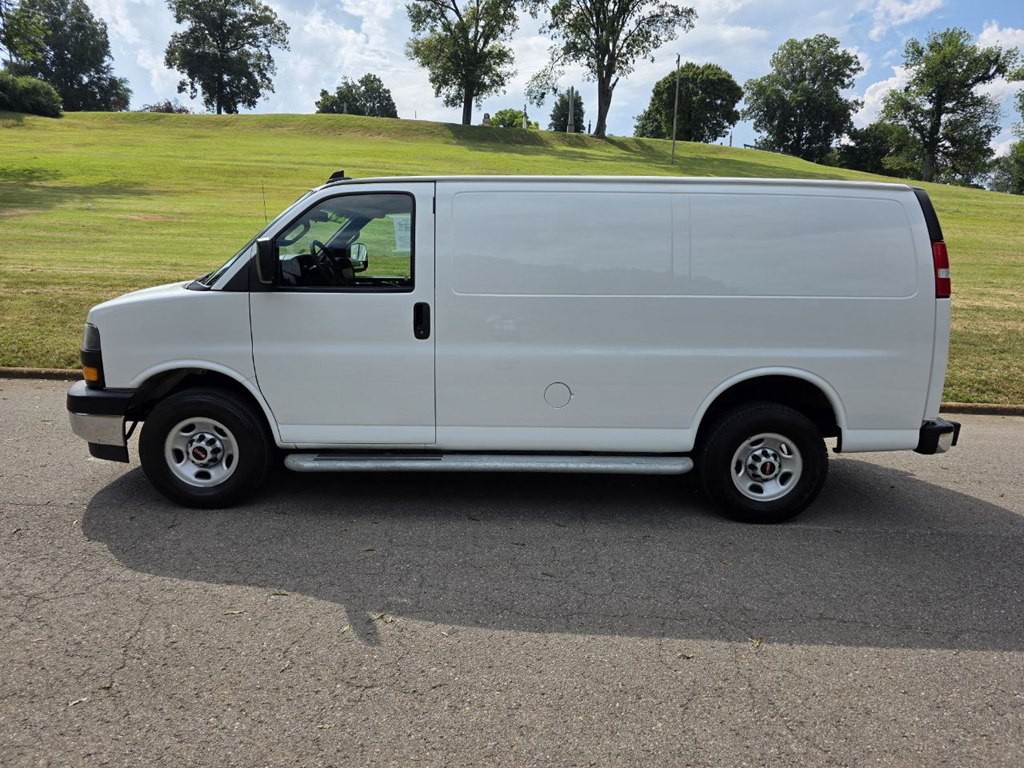 2023 GMC Savana Image 3