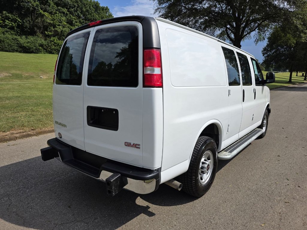 2023 GMC Savana Image 4