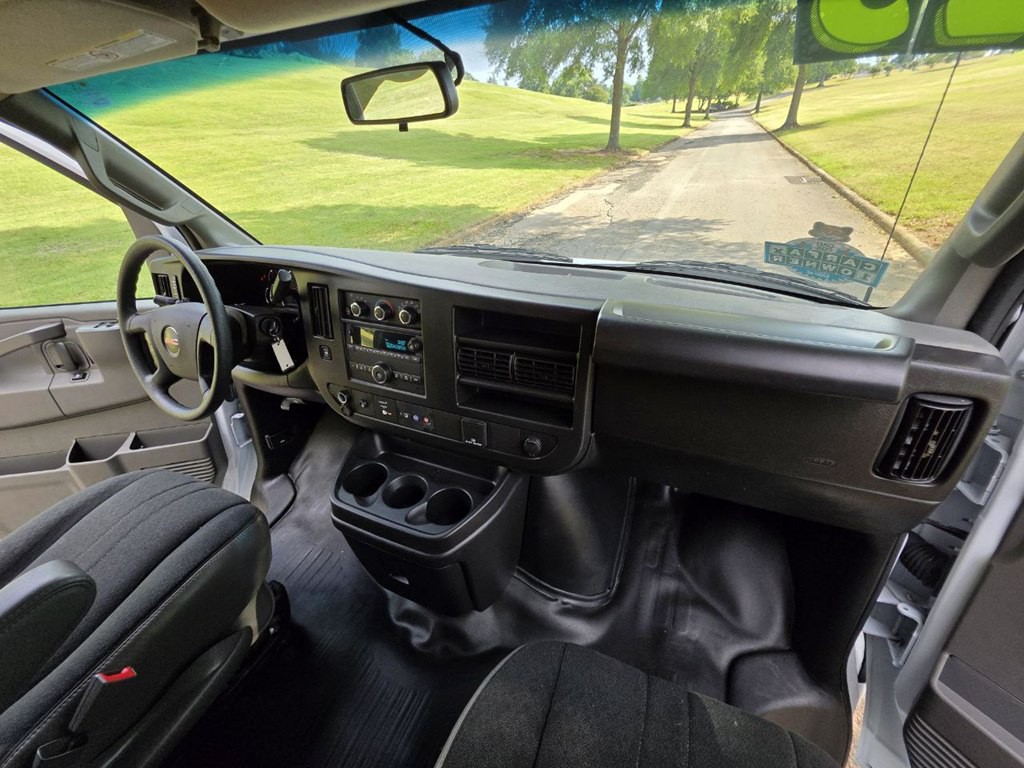 2023 GMC Savana Image 31