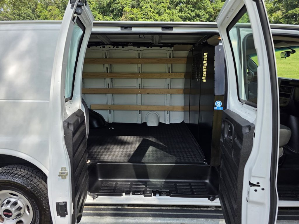 2023 GMC Savana Image 34