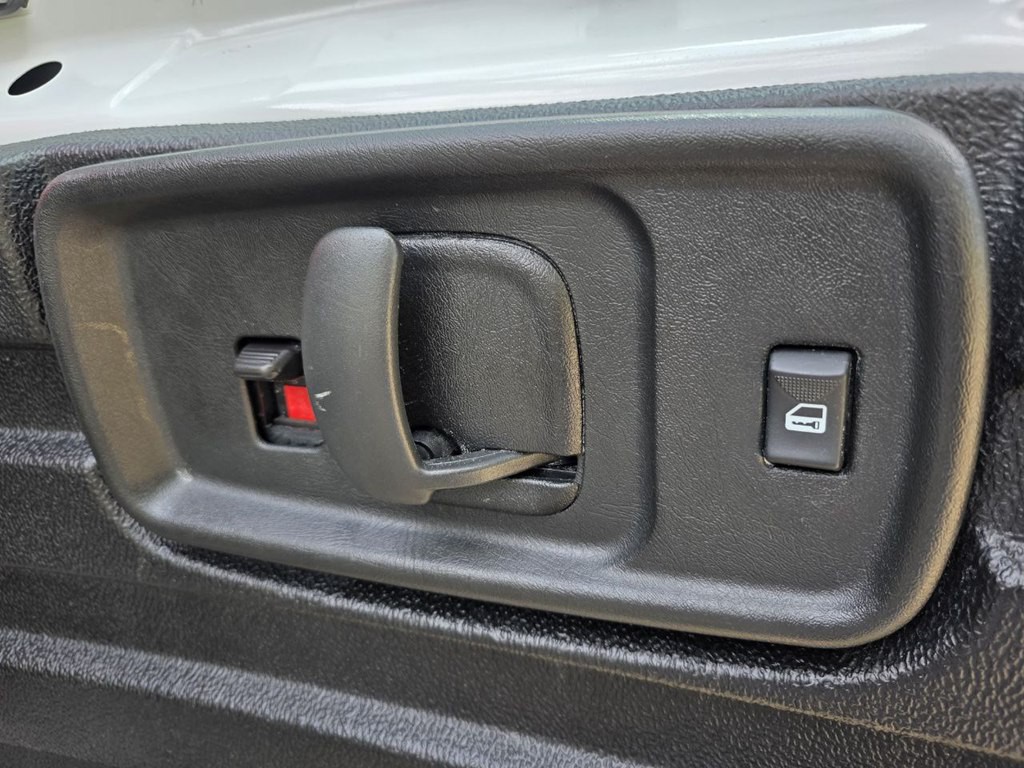 2023 GMC Savana Image 39