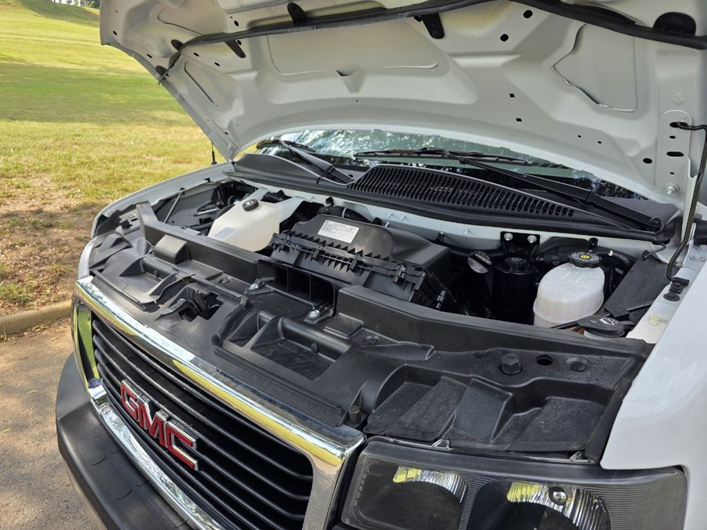 2023 GMC Savana Image 41