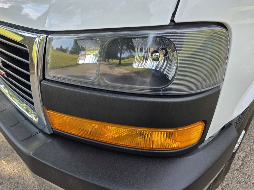 2023 GMC Savana Image 43
