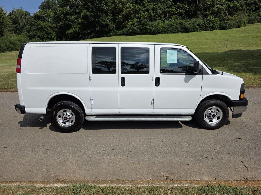 2023 GMC Savana Image 5