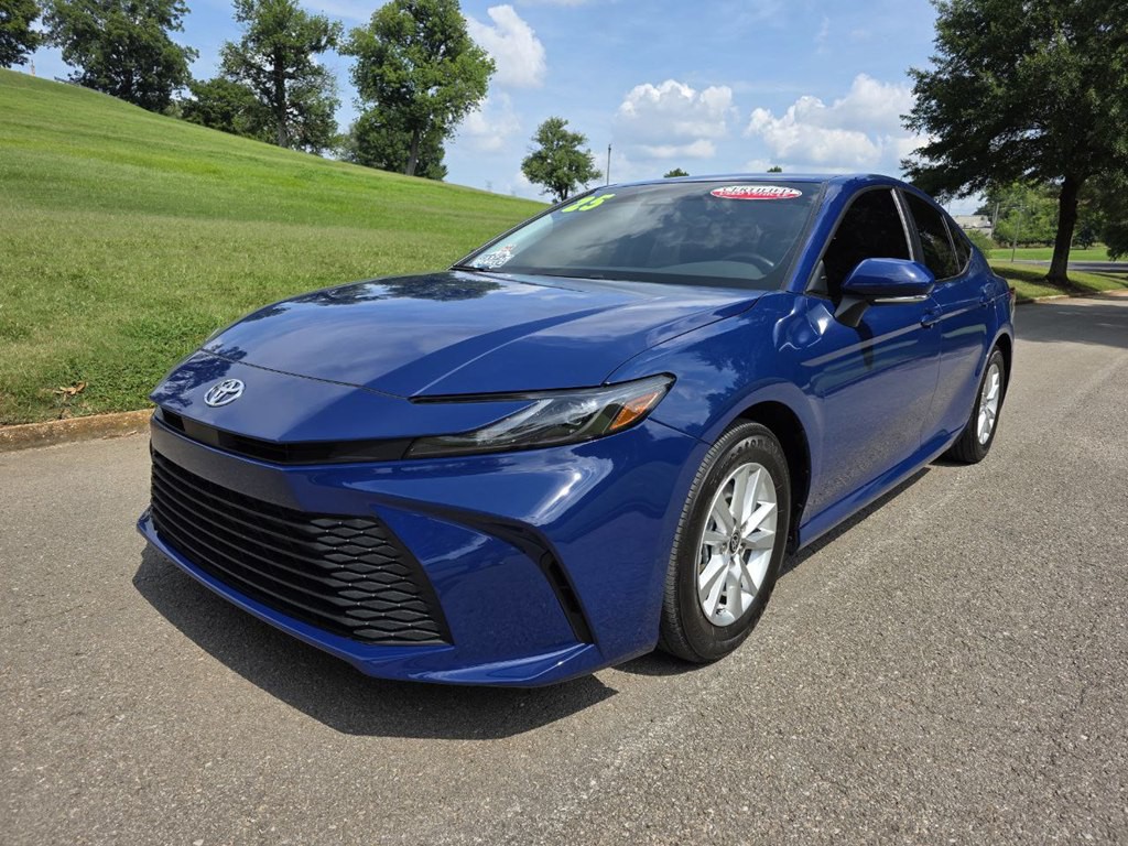 2025 Toyota Camry Image 2