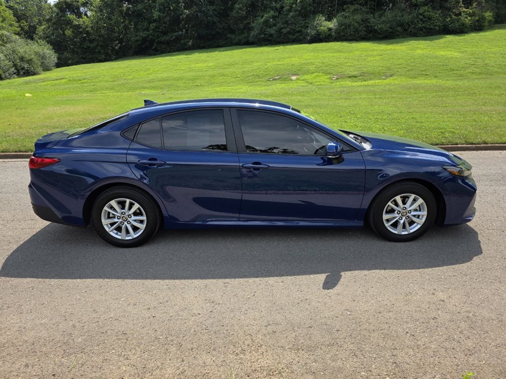 2025 Toyota Camry Image 7