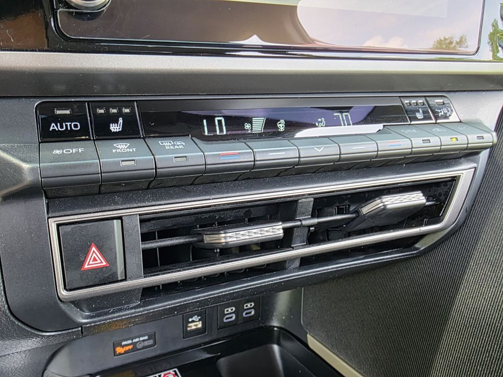 2025 Toyota Camry Image 24