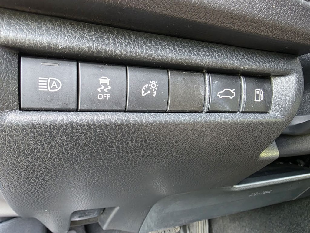 2025 Toyota Camry Image 32