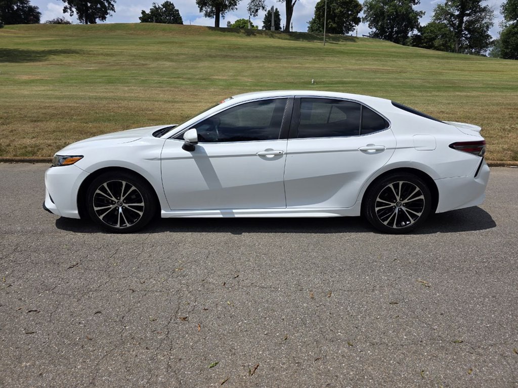 2018 Toyota Camry Image 2