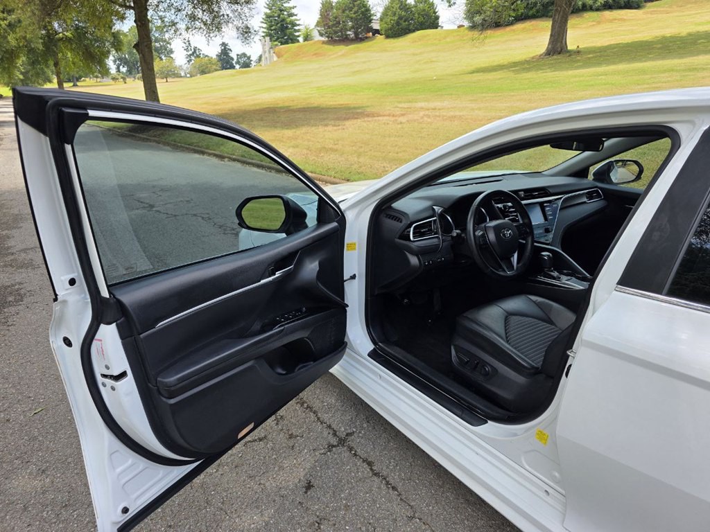 2018 Toyota Camry Image 9
