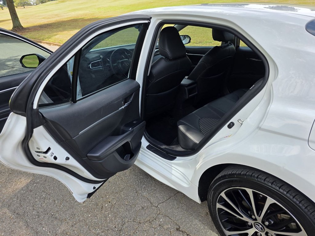 2018 Toyota Camry Image 10