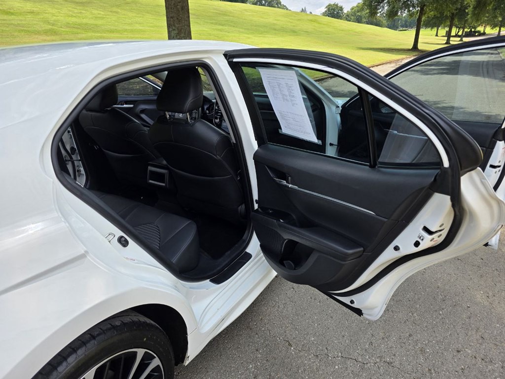 2018 Toyota Camry Image 12