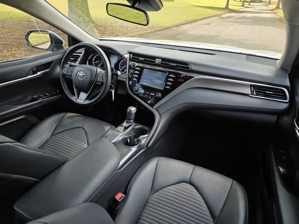 2018 Toyota Camry Image 20