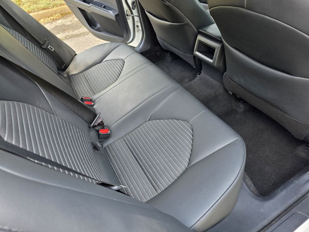 2018 Toyota Camry Image 21