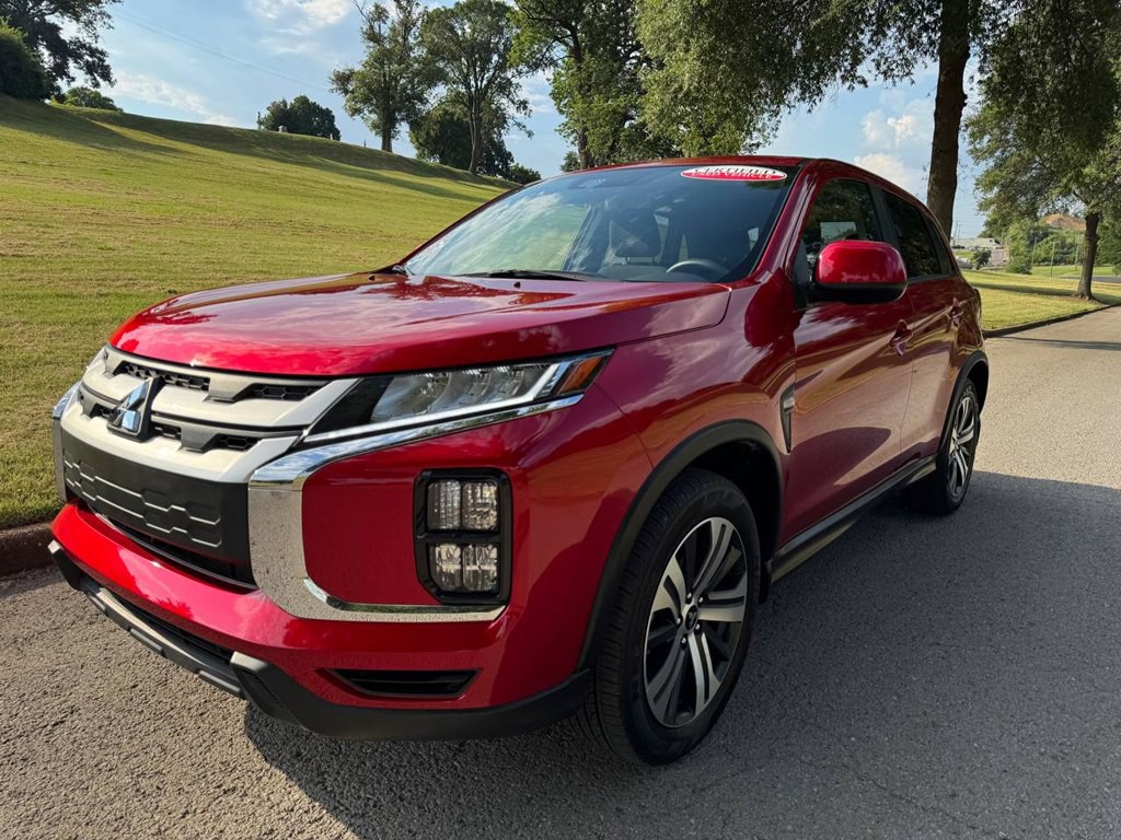 2024 Mitsubishi Outlander Image 2