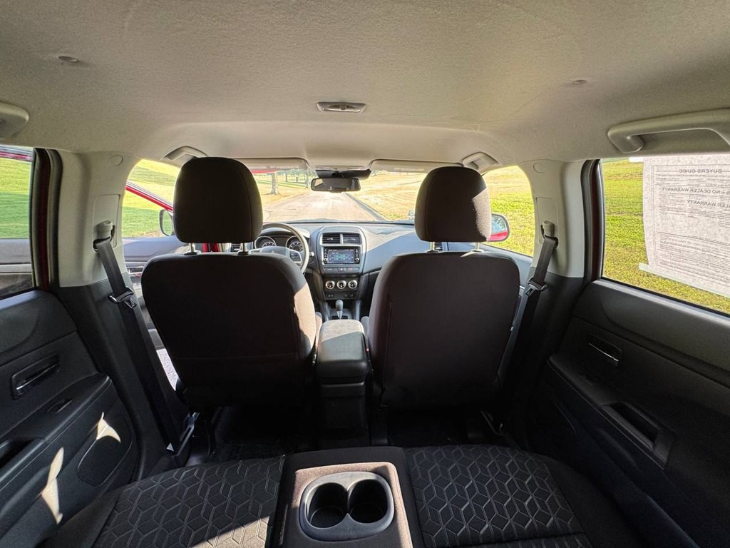 2024 Mitsubishi Outlander Image 35