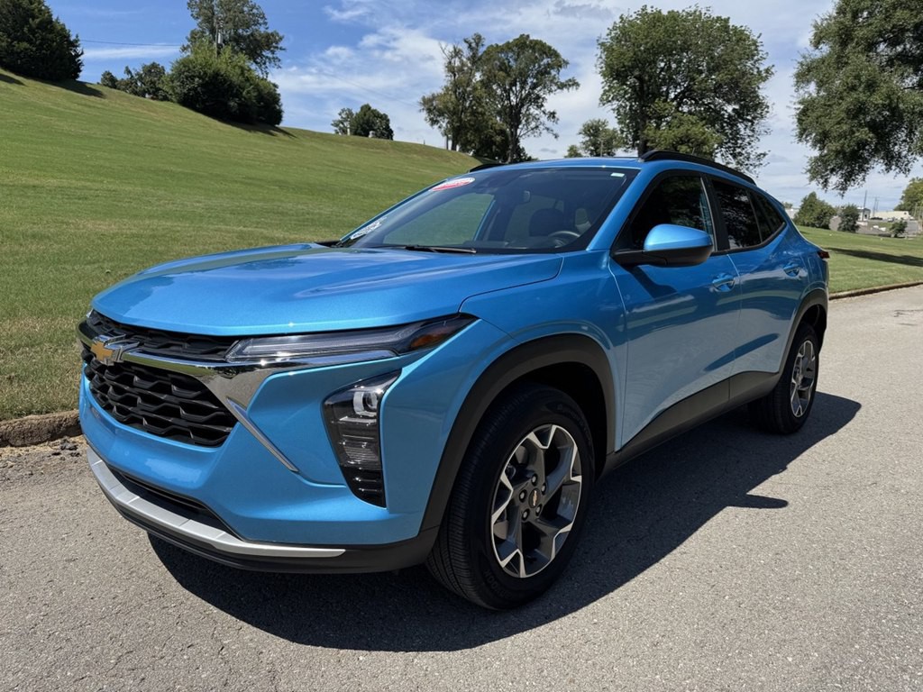 2025 Chevrolet Trax Image 2