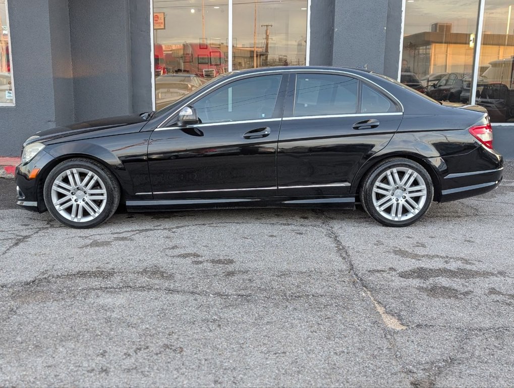 2009 Mercedes-Benz C-Class Image 2