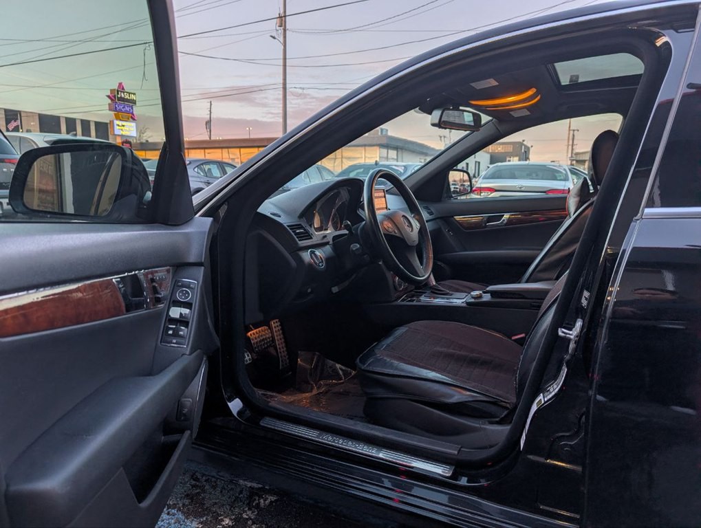 2009 Mercedes-Benz C-Class Image 9