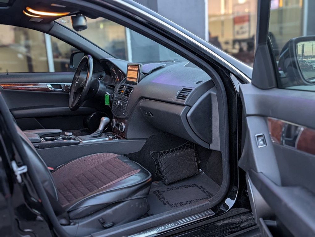 2009 Mercedes-Benz C-Class Image 11