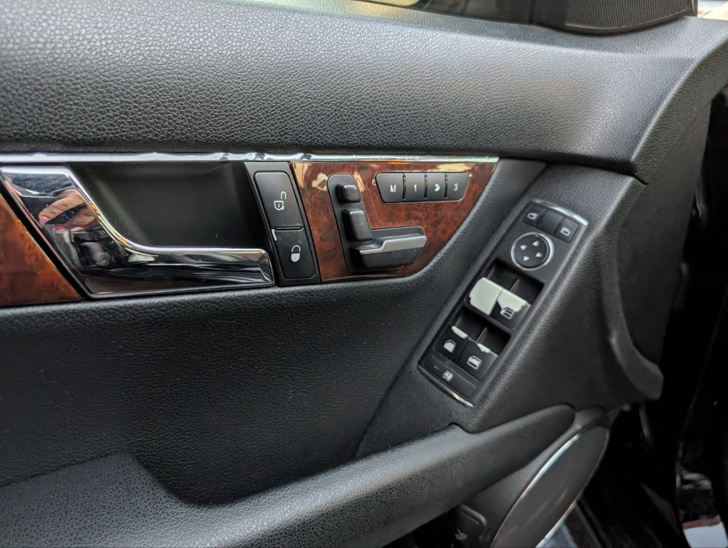 2009 Mercedes-Benz C-Class Image 14