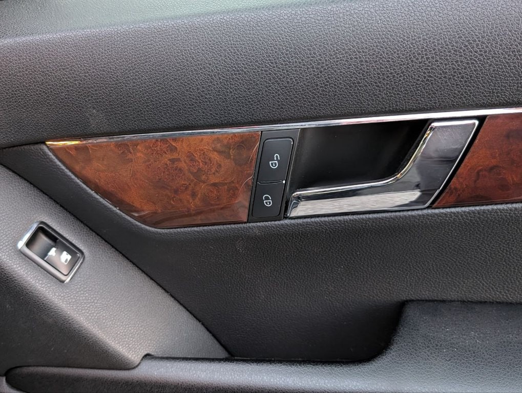 2009 Mercedes-Benz C-Class Image 15