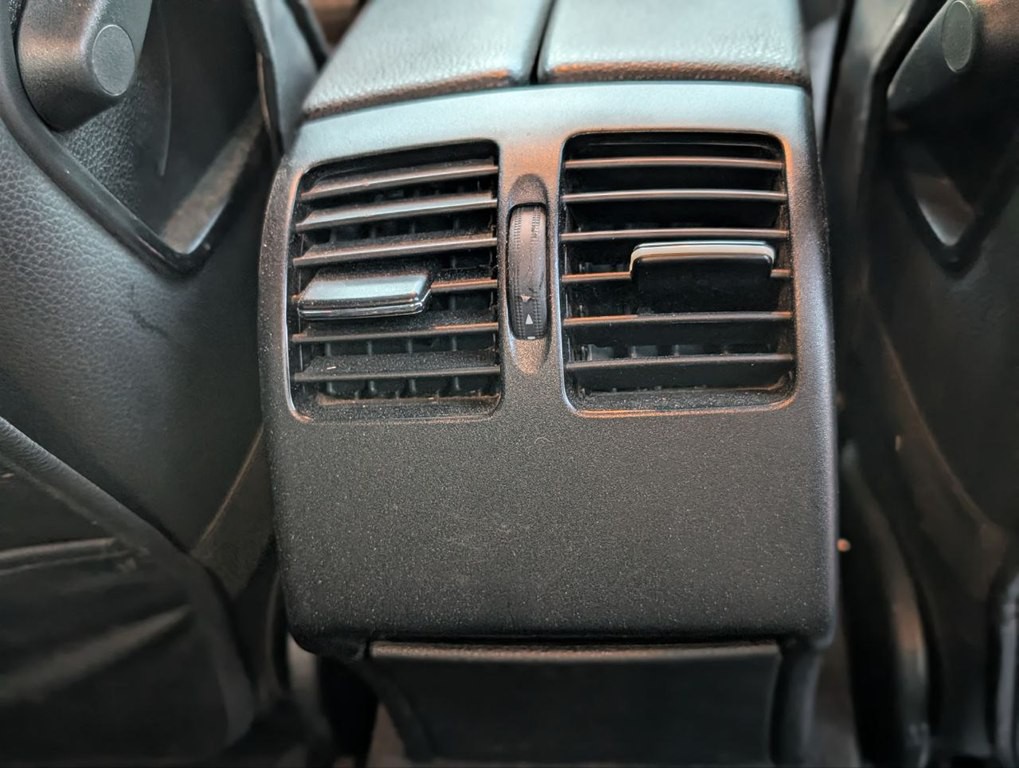 2009 Mercedes-Benz C-Class Image 18