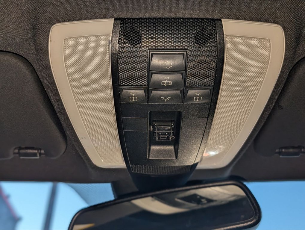 2009 Mercedes-Benz C-Class Image 27