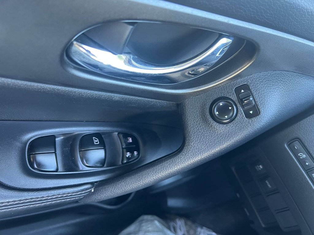 2014 Nissan Rogue Image 27