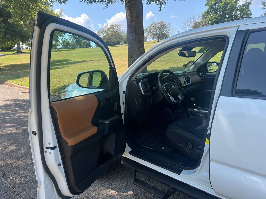 2018 Toyota Tacoma Image 10