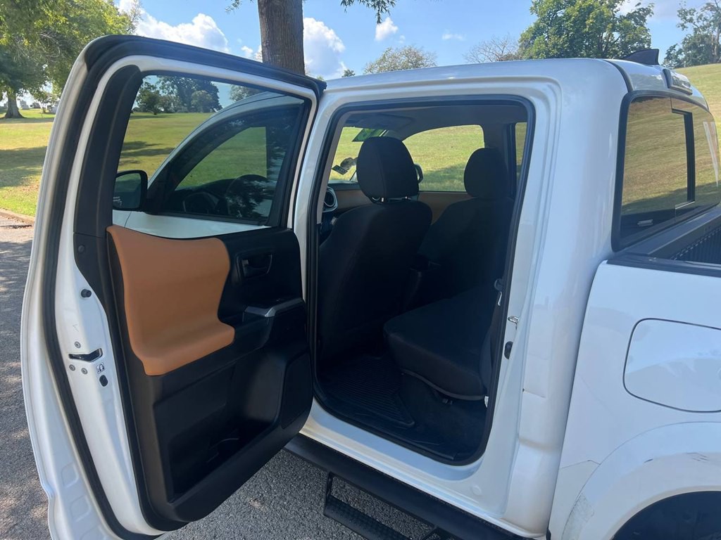 2018 Toyota Tacoma Image 11