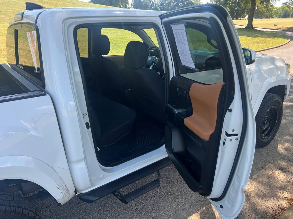 2018 Toyota Tacoma Image 12