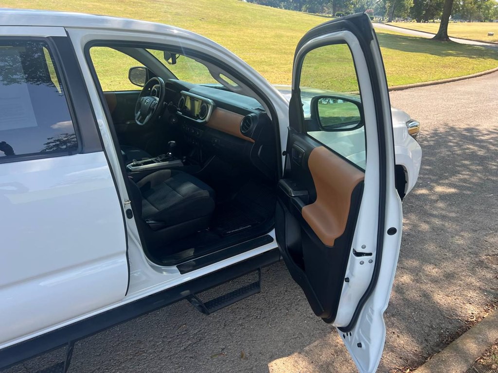 2018 Toyota Tacoma Image 13