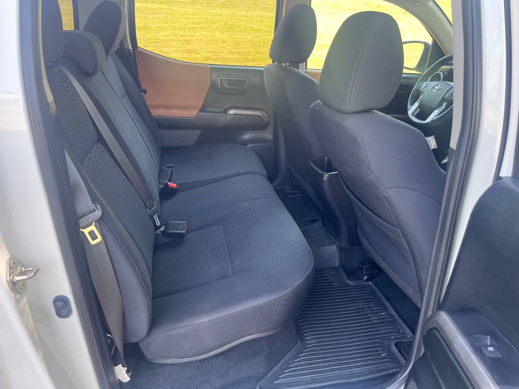 2018 Toyota Tacoma Image 15