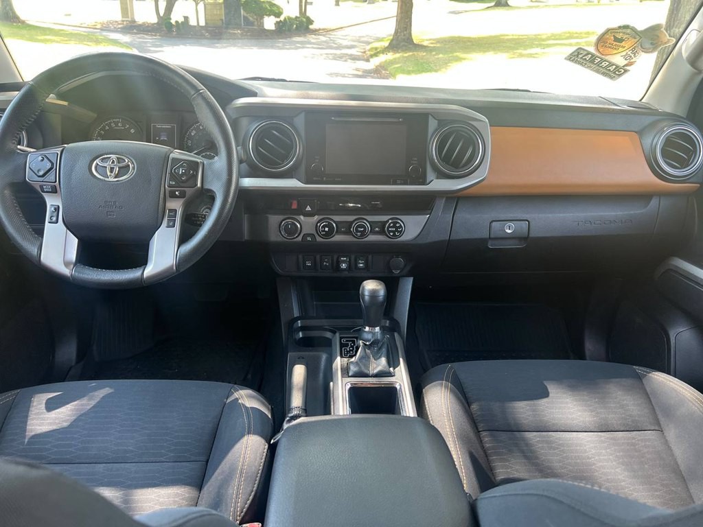 2018 Toyota Tacoma Image 16