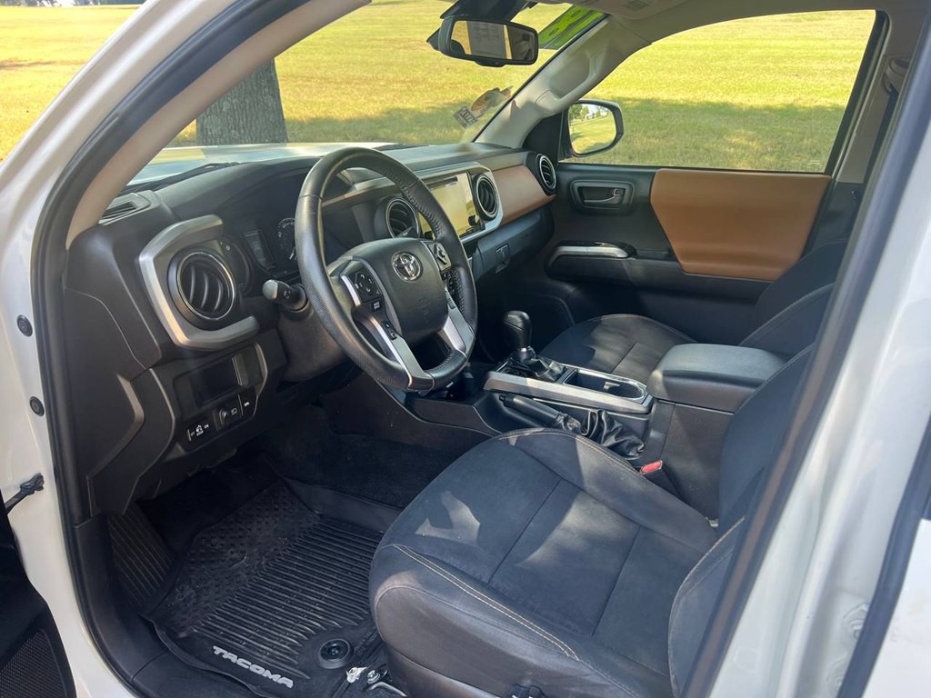 2018 Toyota Tacoma Image 17